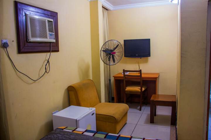 Room 25 of 44