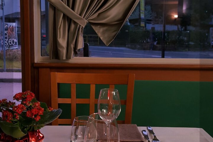 Dining 24 of 49