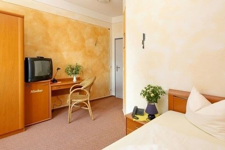 Room 4 of 61
