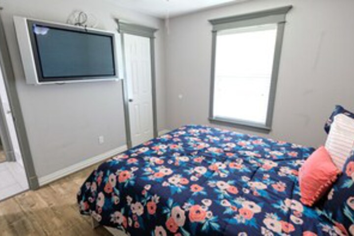 Room 16 of 38