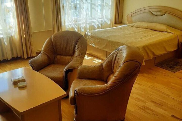 Room 3 of 10