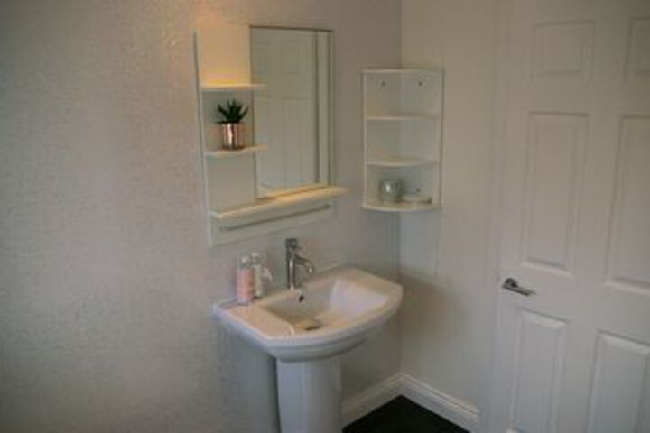 Room 5 of 32