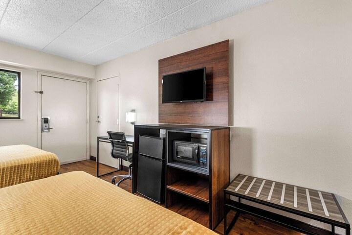 2 Double Beds (14 of 14)