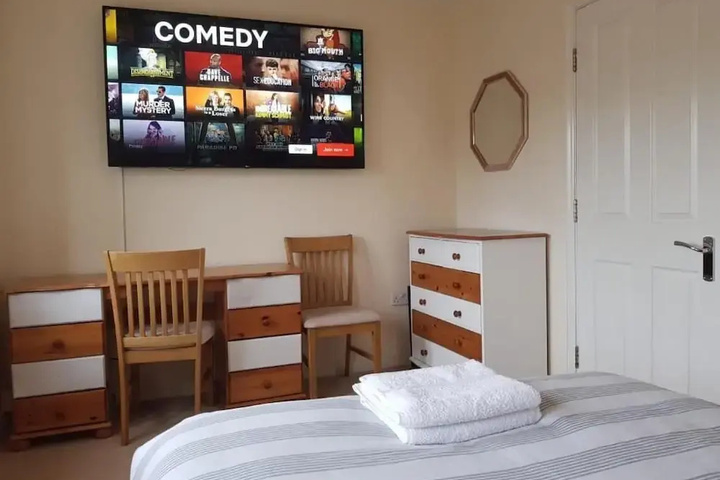 Room 6 of 14