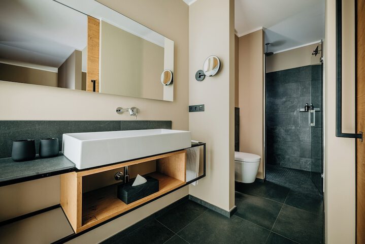 Room 5 of 19