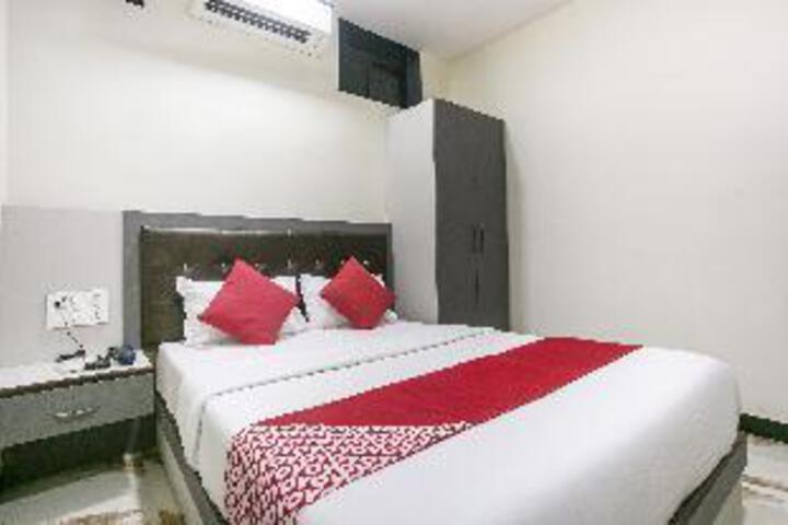 OYO 76305 Hotel a S Suite