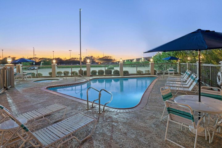 Hotel Pool
