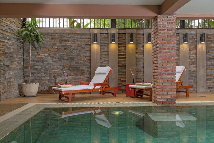Hotel Pool