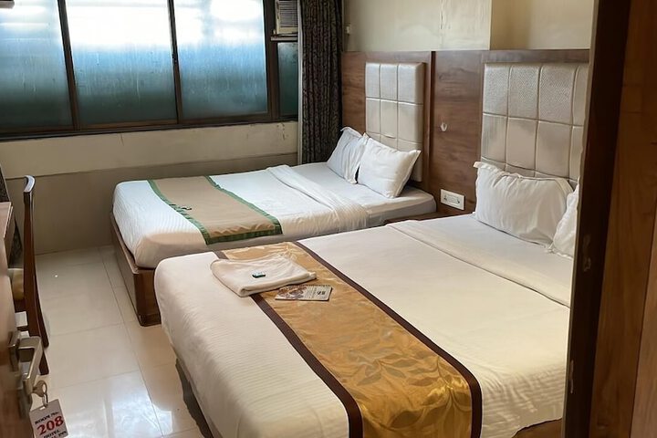 Room 7 of 11