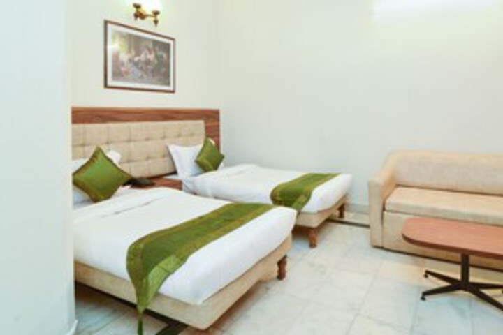 Room 25 of 29