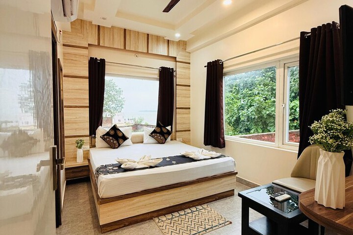 Room 12 of 19