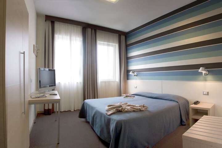 Room 3 of 21