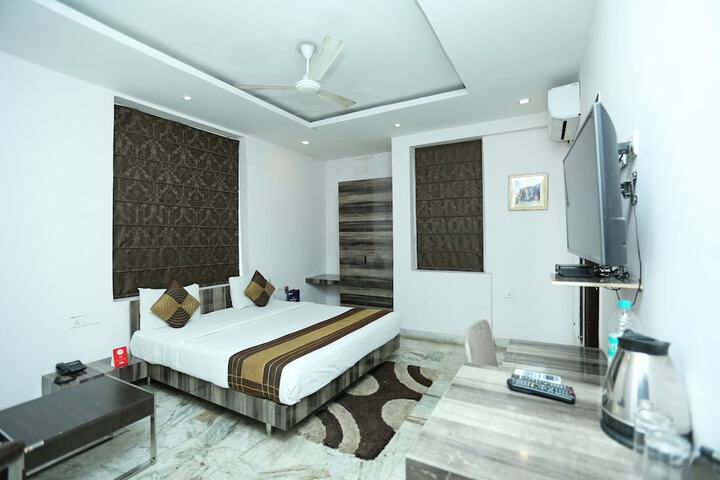Room 6 of 30