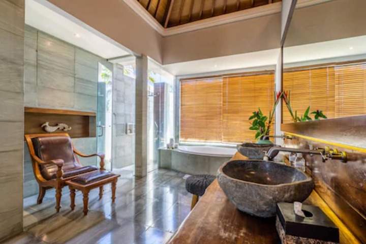 Room 9 of 131