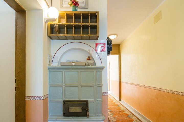 Check-in/check-out kiosk