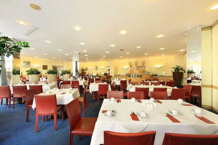 Dining 13 of 17