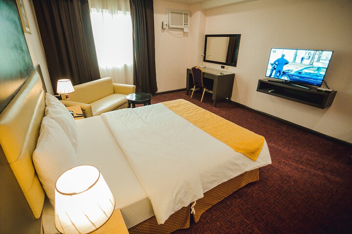 Room 11 of 51