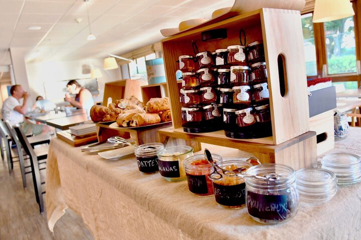 Breakfast/Coffee Service 28 of 53