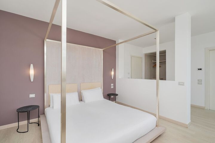 Room 6 of 44