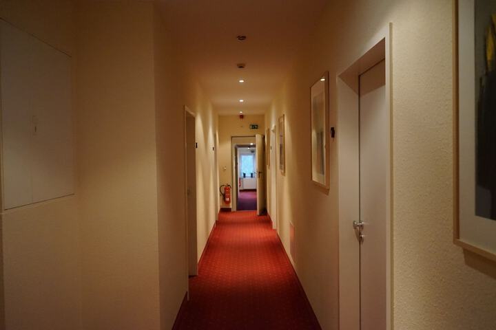 Ballroom/Hall 8 of 16