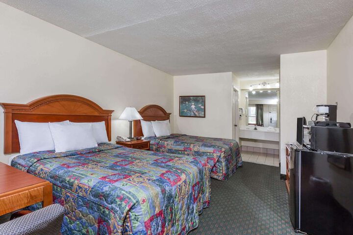 2 Double Beds (8 of 9)