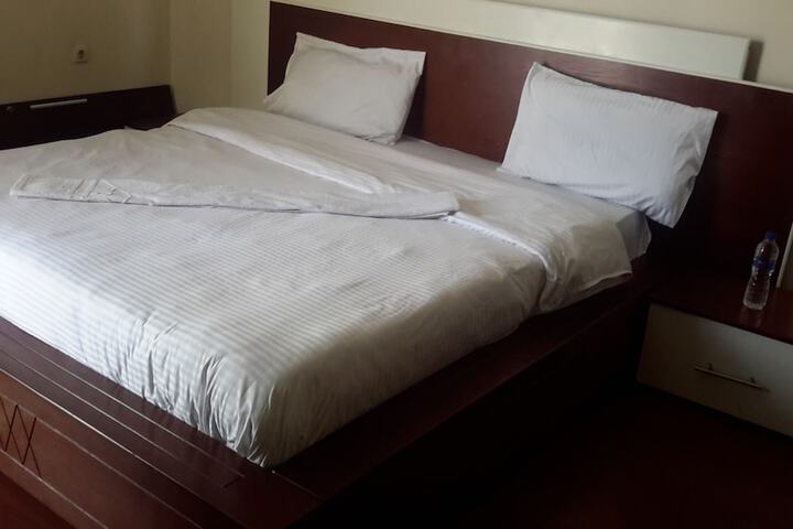 Room 27 of 36