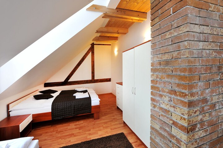 Room 4 of 38