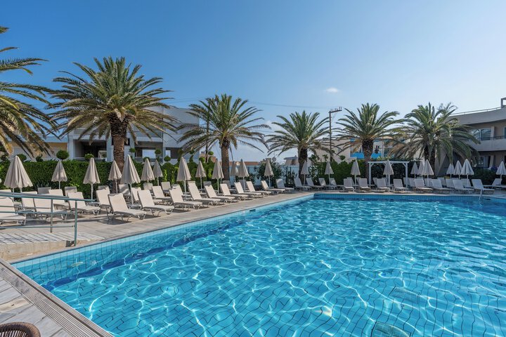 Hotel Pool
