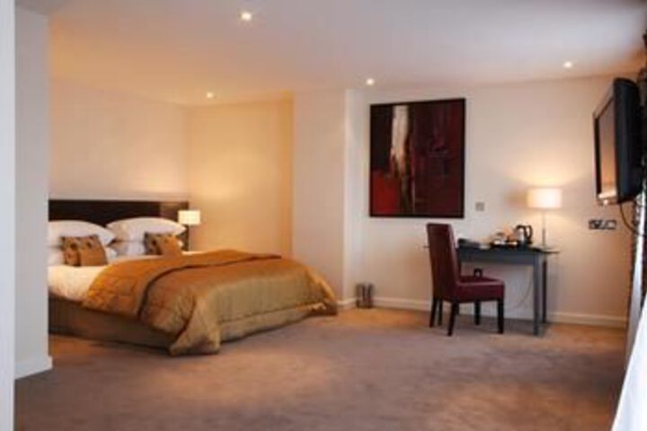 Room 4 of 18