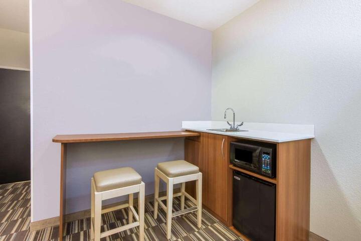 2 Queen Beds Mobility Accessible (7 of 11)