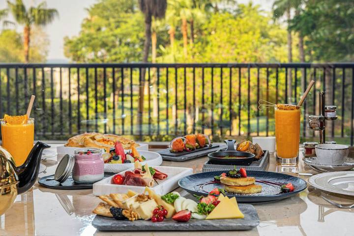 Breakfast/Coffee Service 164 of 220
