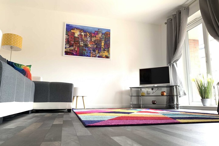 Lounge 42 of 84