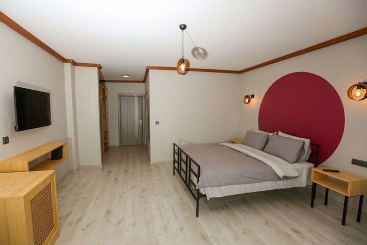 Room 6 of 23