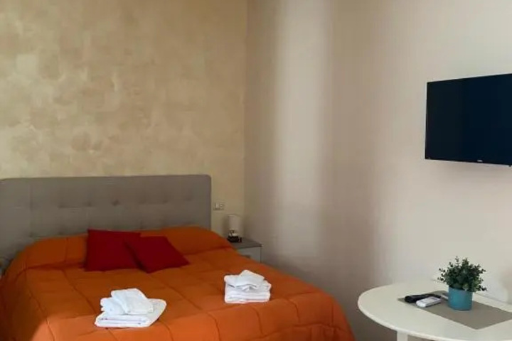Room 2 of 3