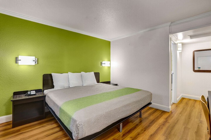 Room 13 of 27