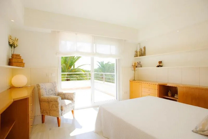 Room 2 of 14