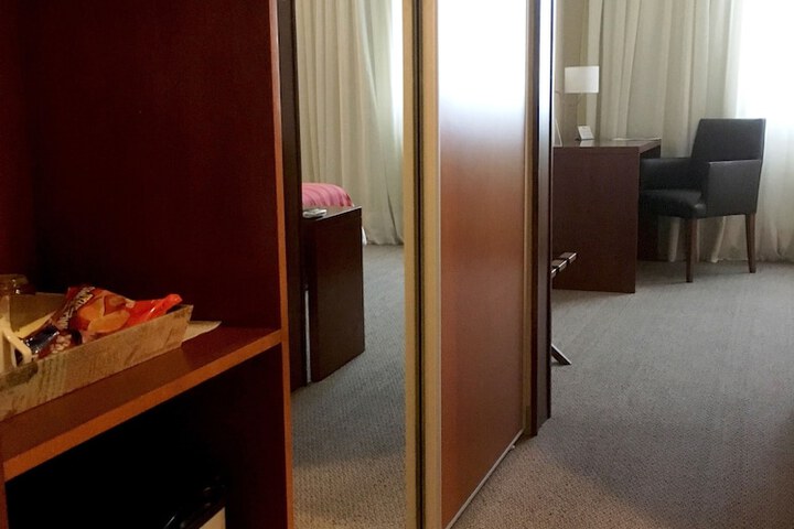 Room 3 of 65