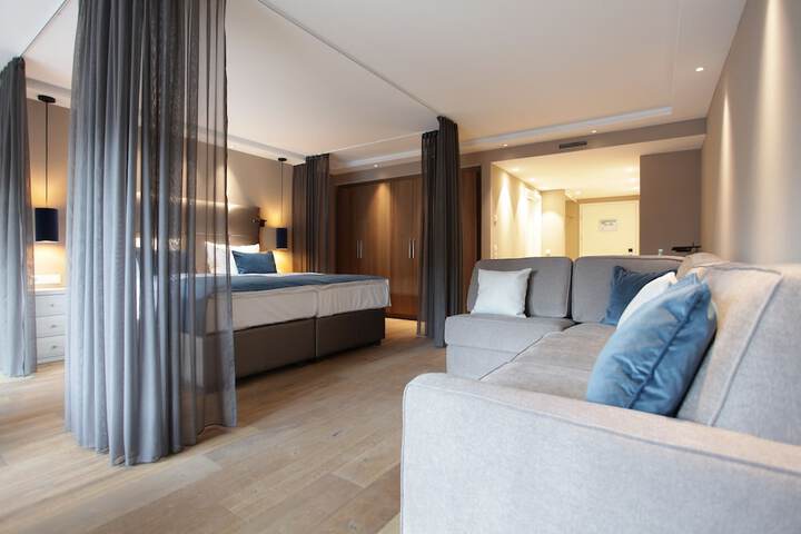 Room 4 of 51