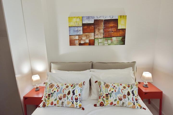 Room 9 of 28