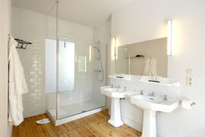 Room 3 of 27