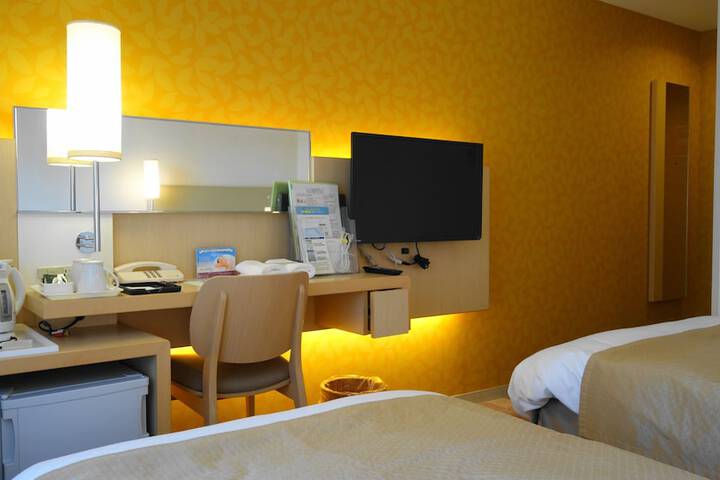 Room 16 of 90