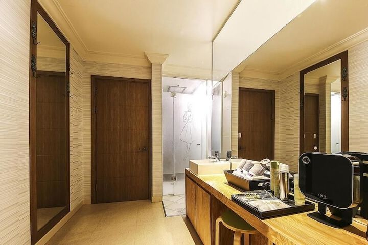 Room 18 of 57