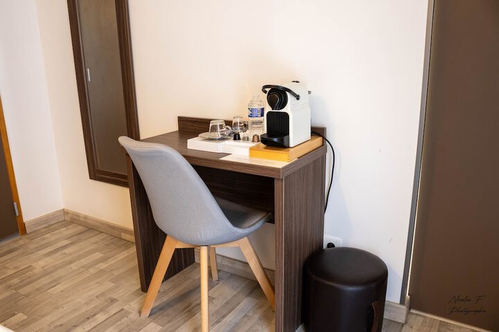 Room 17 of 38