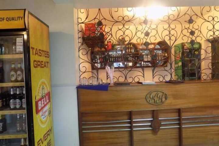 Lounge 10 of 23