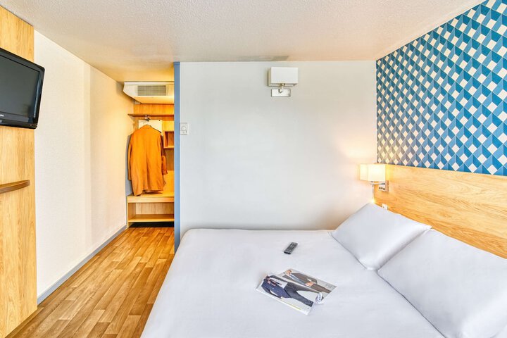 Room 6 of 39