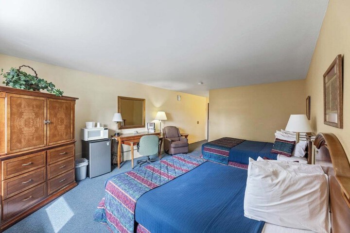 Standard Double Room (1 of 3)