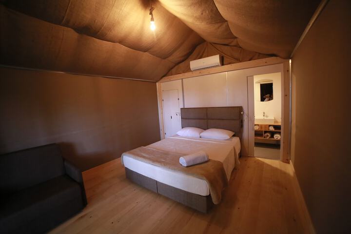 Room 3 of 113
