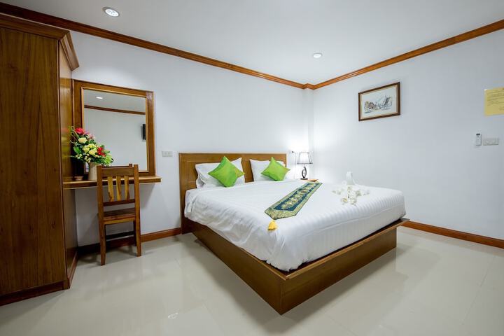 Room 6 of 49