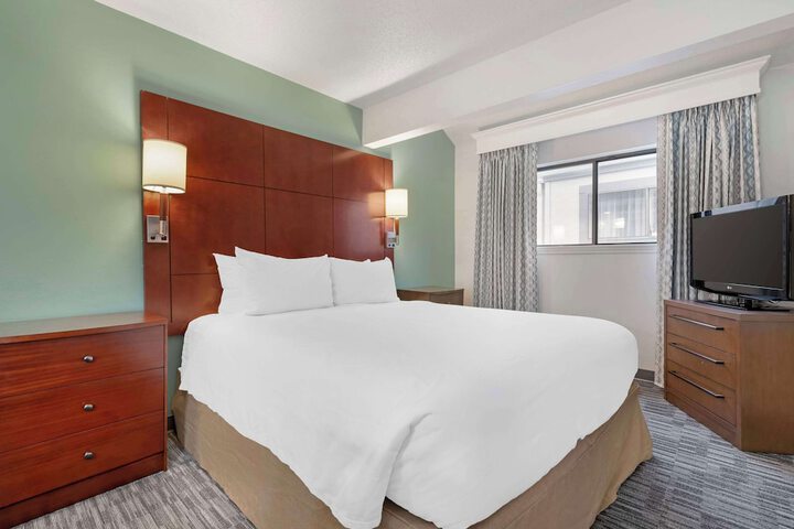 Queen Bed Accessible (14 of 23)
