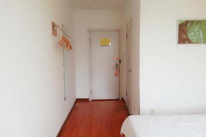 Room 4 of 11